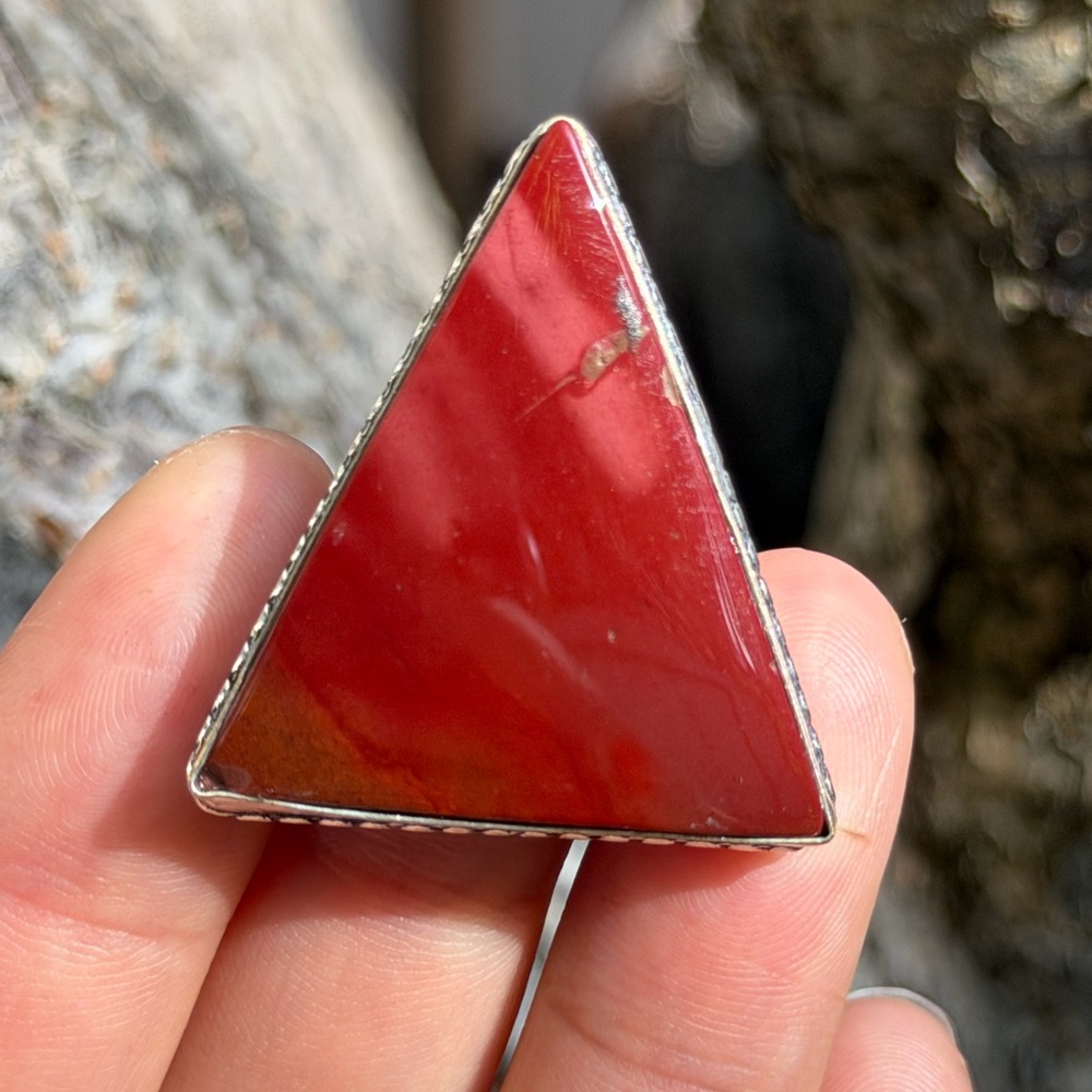Size 7 925 silver plated large triangular‎ red mookaite ring 0503